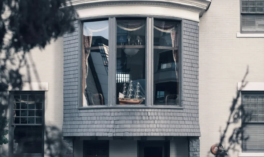 Signs You Need Glass Replacement in Dallas (Before It Gets Worse)