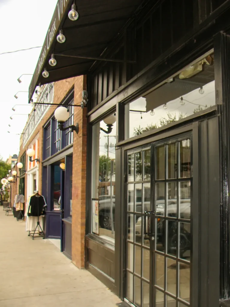 Glass Replacement Near Me in DFW: How to Choose a Local Glass Company